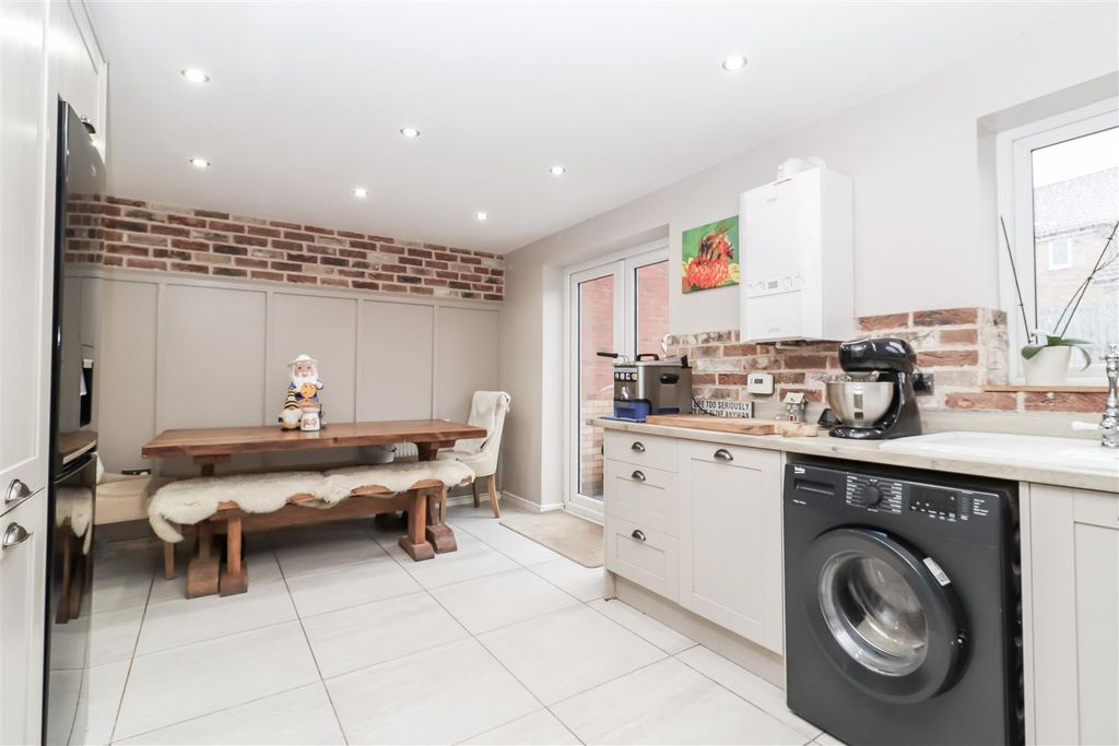 Property photo 3 of 15 Kitchen Diner