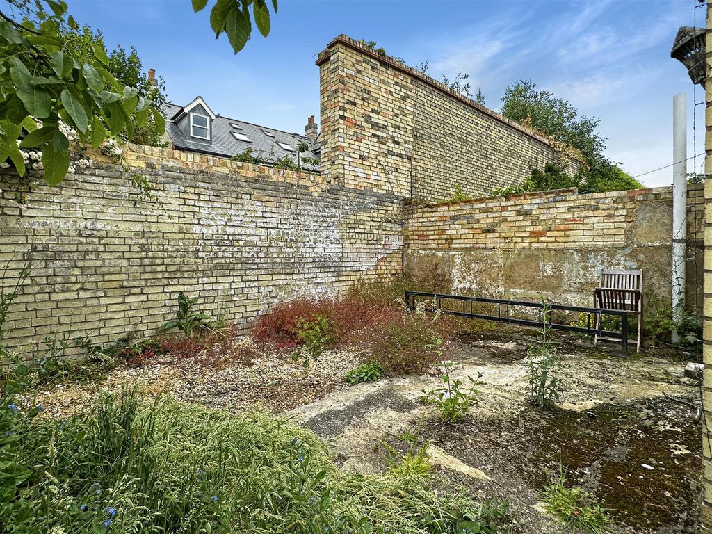 Property photo 2 of 6 Garden.Jpg