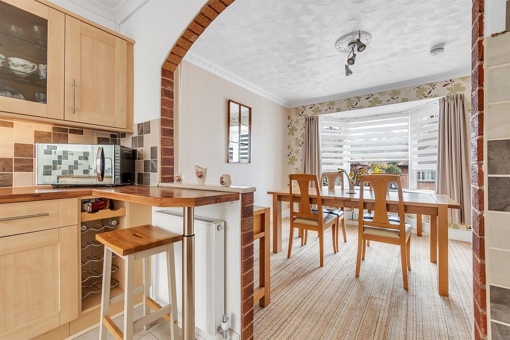 Property photo 3 of 24 Kitchen/ Dining Room