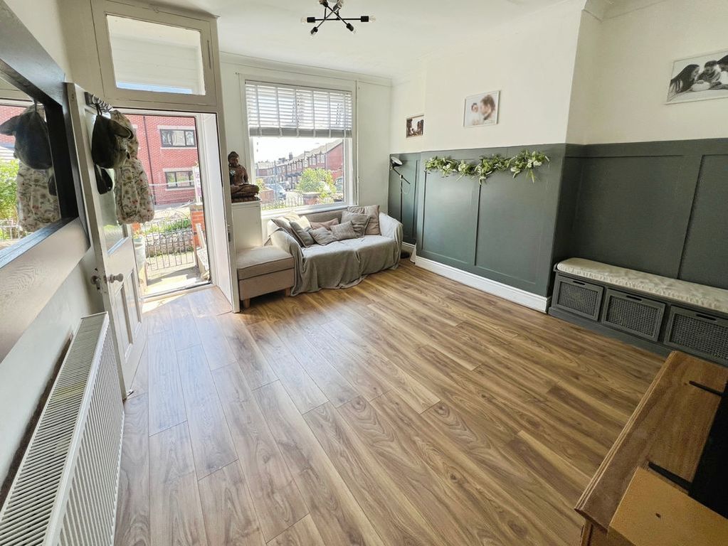 Property photo 2 of 14 Lounge