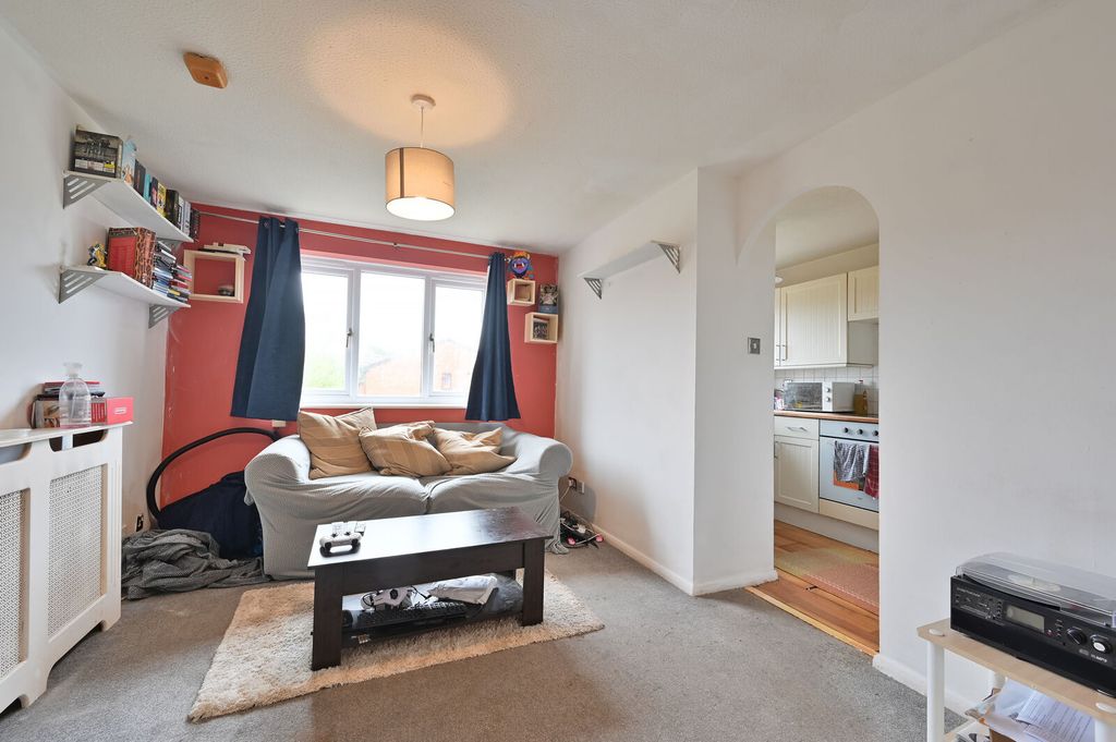 Property photo 2 of 8