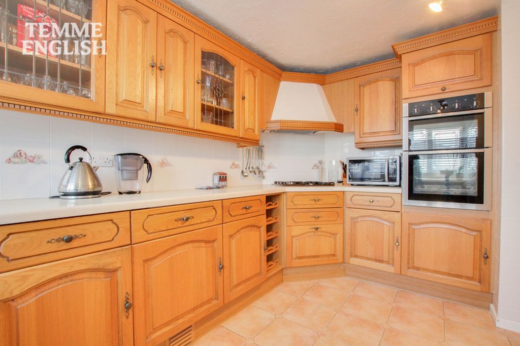 Property photo 3 of 28