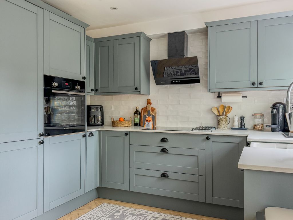 Property photo 1 of 21 Old Oak Gardens, Northchurch, Berkhamsted