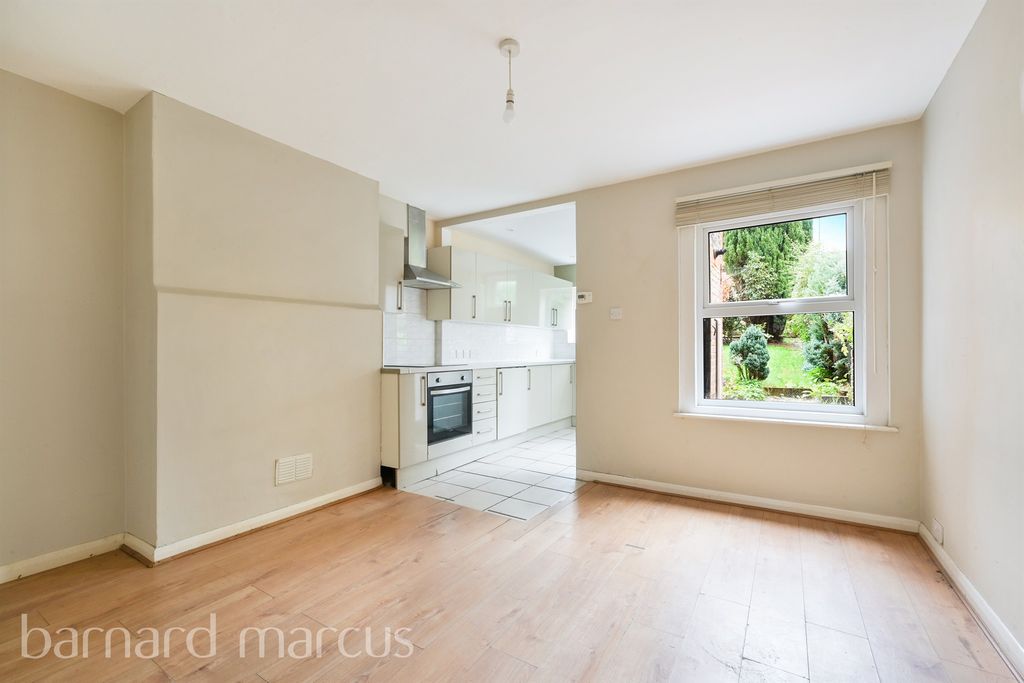 Property photo 2 of 8