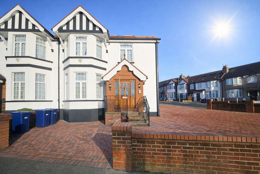 Property photo 1 of 10 Photo 11