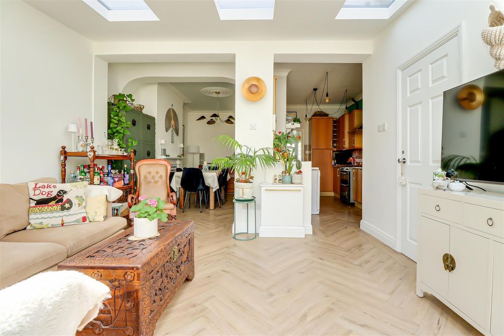 Property photo 3 of 24