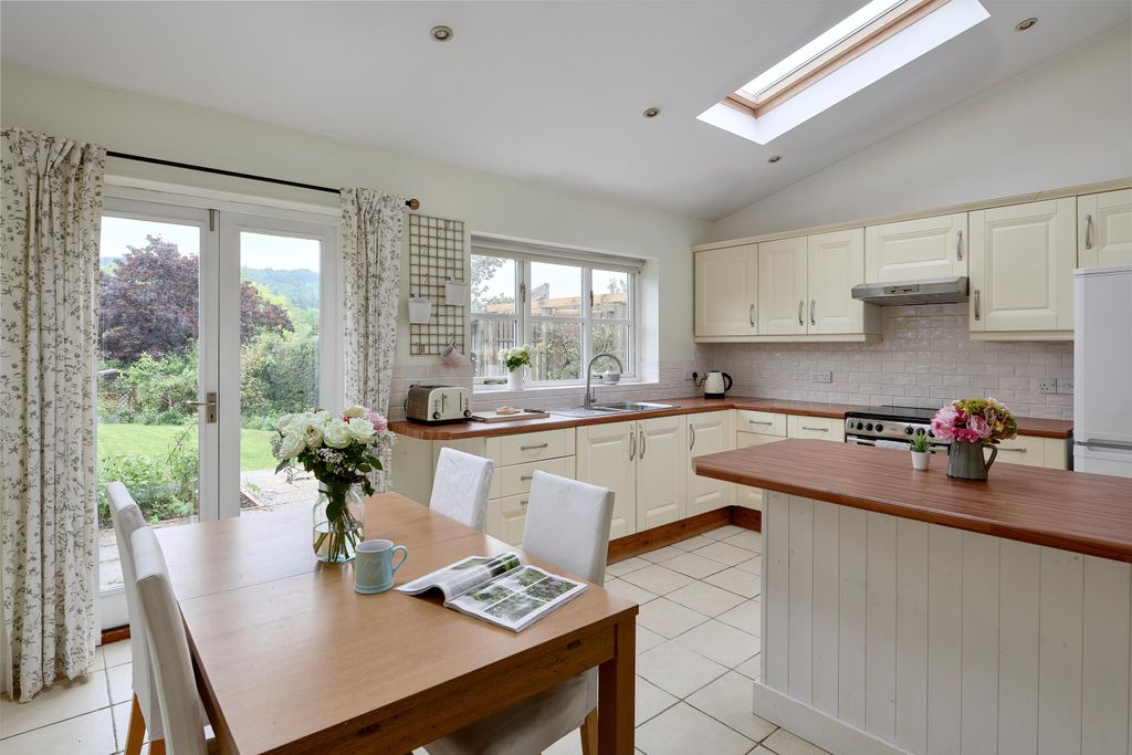 Property photo 2 of 21 Kitchen