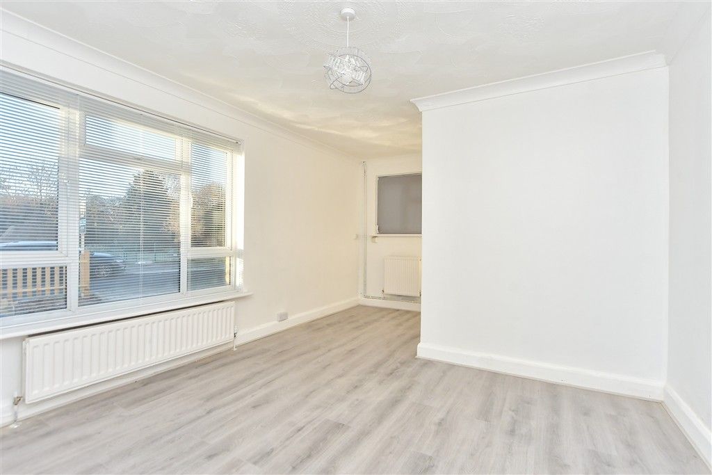 Property photo 3 of 13 Lounge