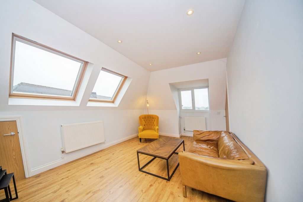 Property photo 3 of 14 Pbox-Img.Jpg