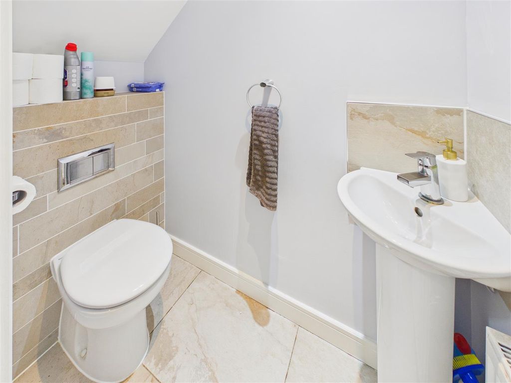 Property photo 3 of 14 Cloaks/W.C.