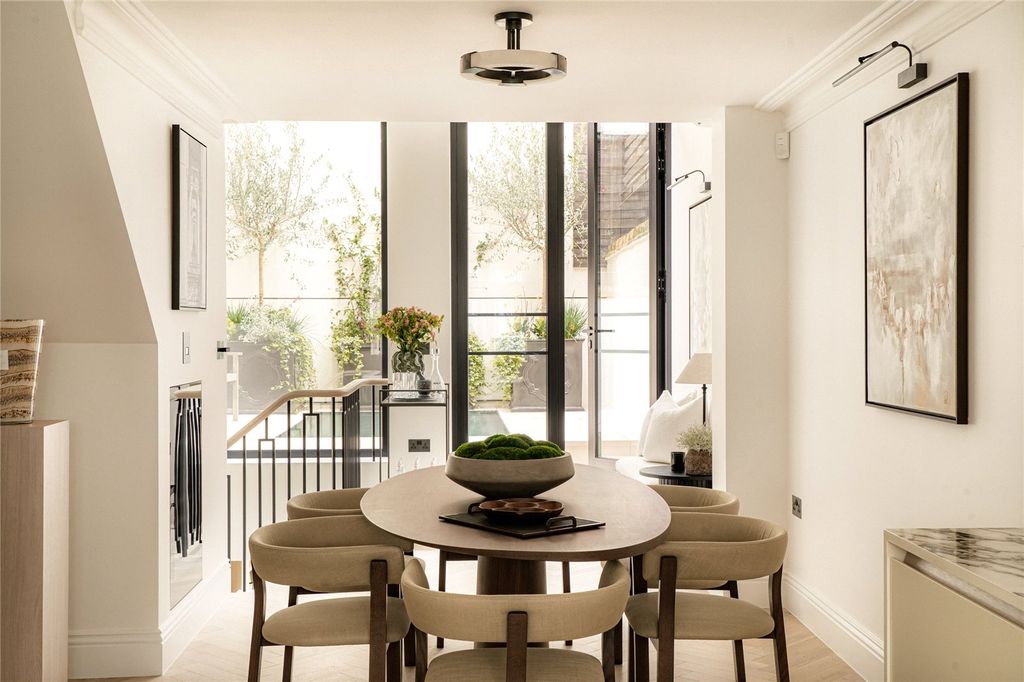 Property photo 1 of 16 Dining To Garden