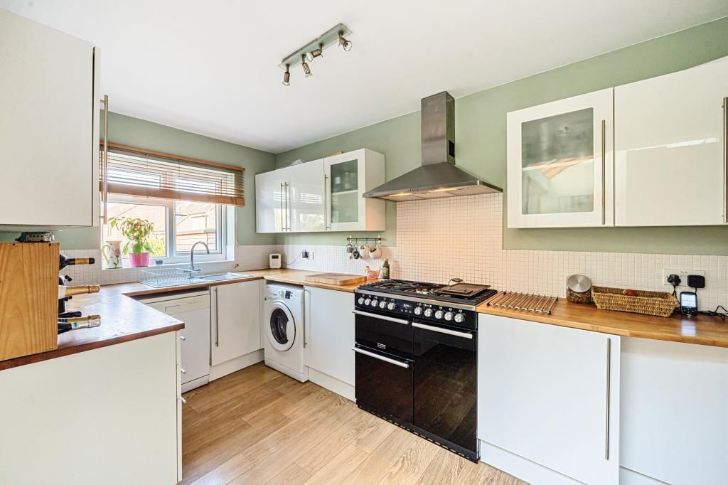 Property photo 2 of 10 Kitchen