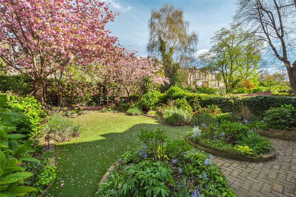 Property photo 2 of 37 Picture No. 72