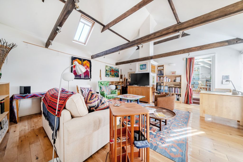 Property photo 2 of 20 4435331