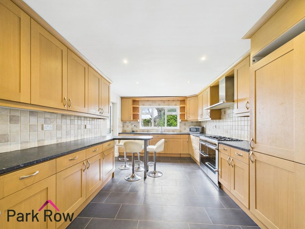 Property photo 2 of 31 Kitchen