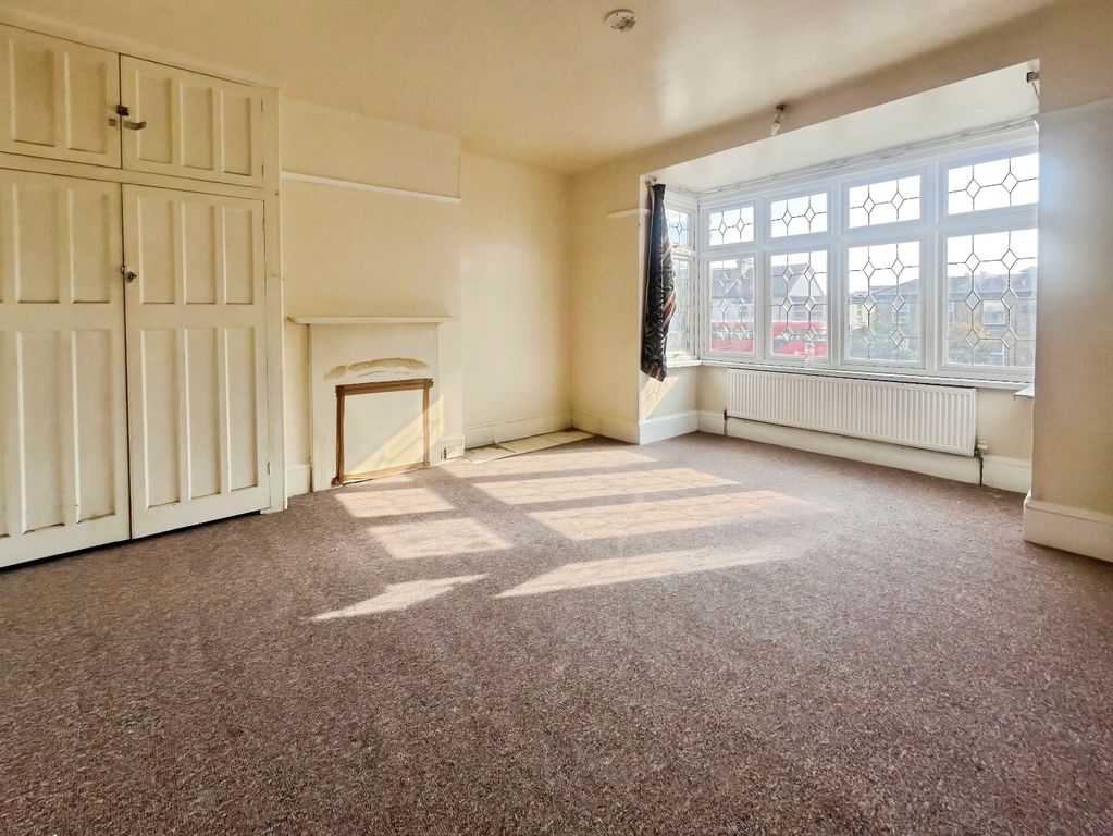 Property photo 3 of 12 Pbox-Bedroom-344926.Jpeg