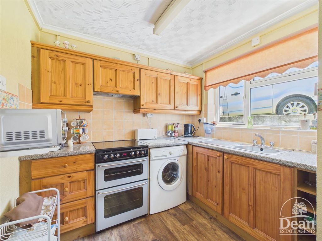 Property photo 3 of 16