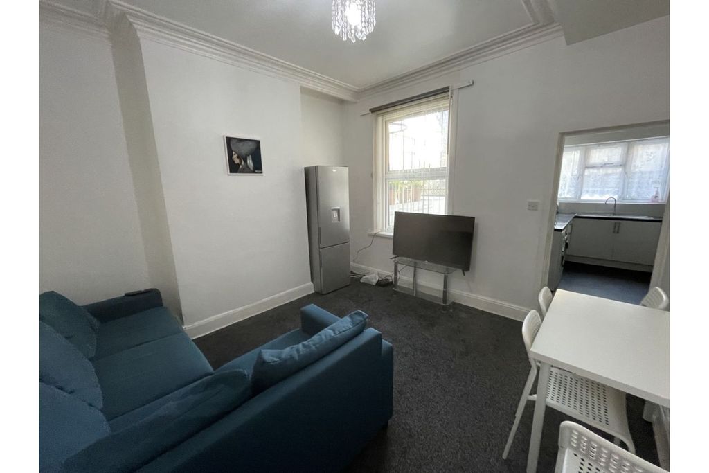 Property photo 2 of 8