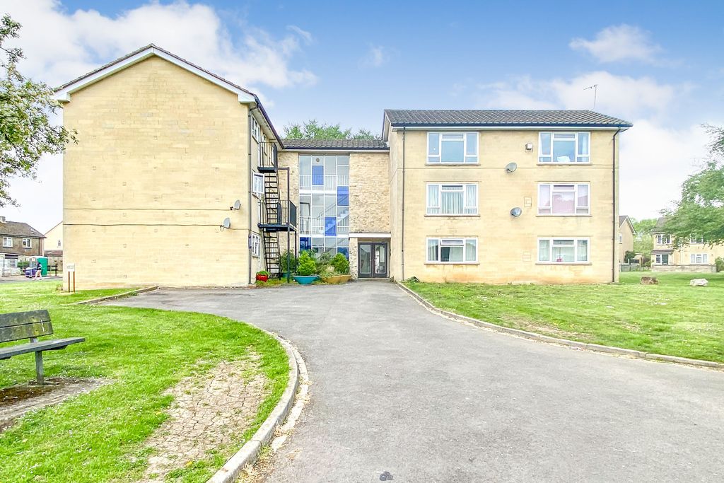 Property photo 1 of 15 Flat 8 Winters Court, Corsham, Wiltshire, Sn13 0El