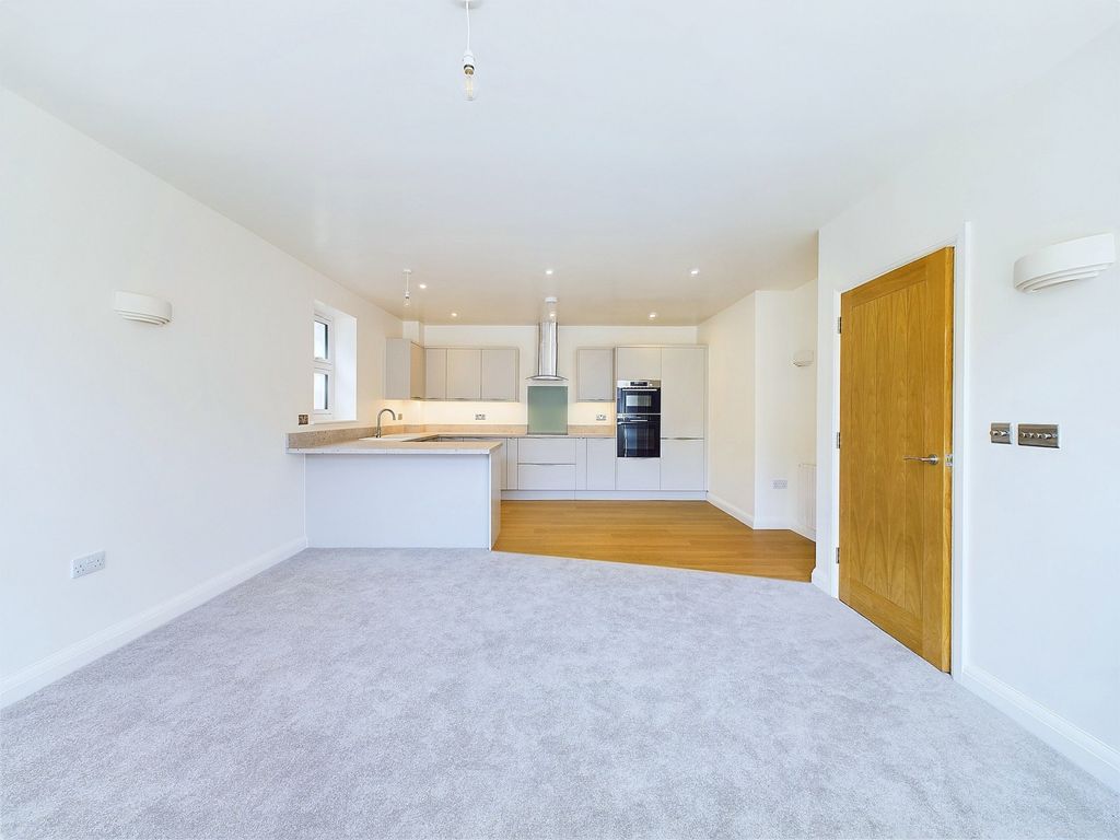 Property photo 2 of 11 60000232-Hr-4