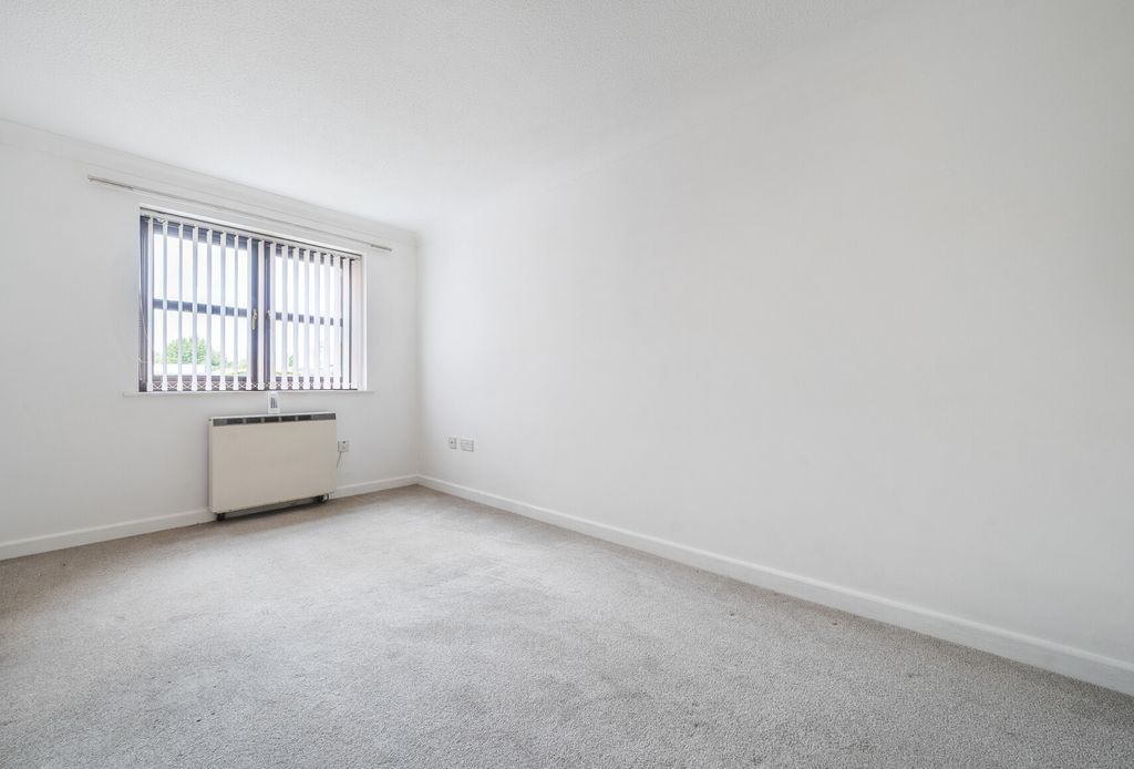 Property photo 3 of 15 1354375-11-68c15d...