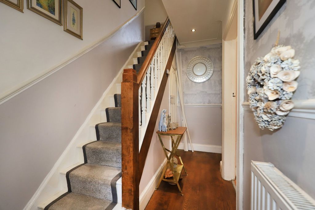 Property photo 2 of 33