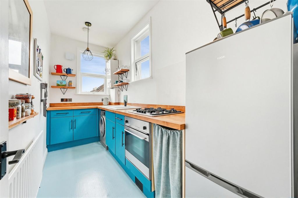 Property photo 2 of 8