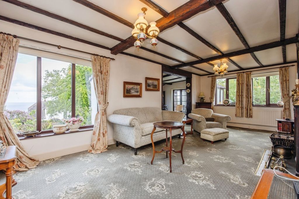 Property photo 2 of 17 Photo