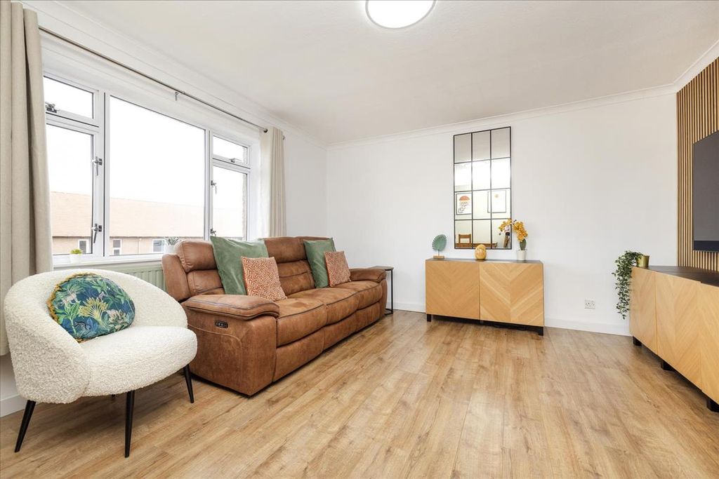 Property photo 3 of 32