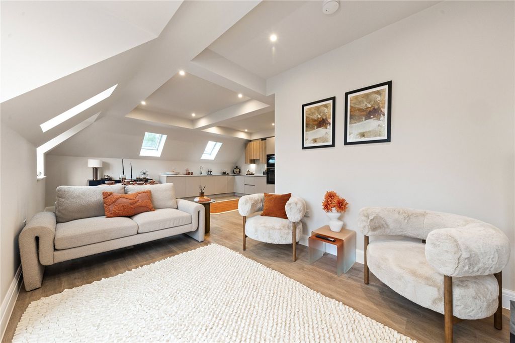 Property photo 3 of 12 Kitchen/Din/Living