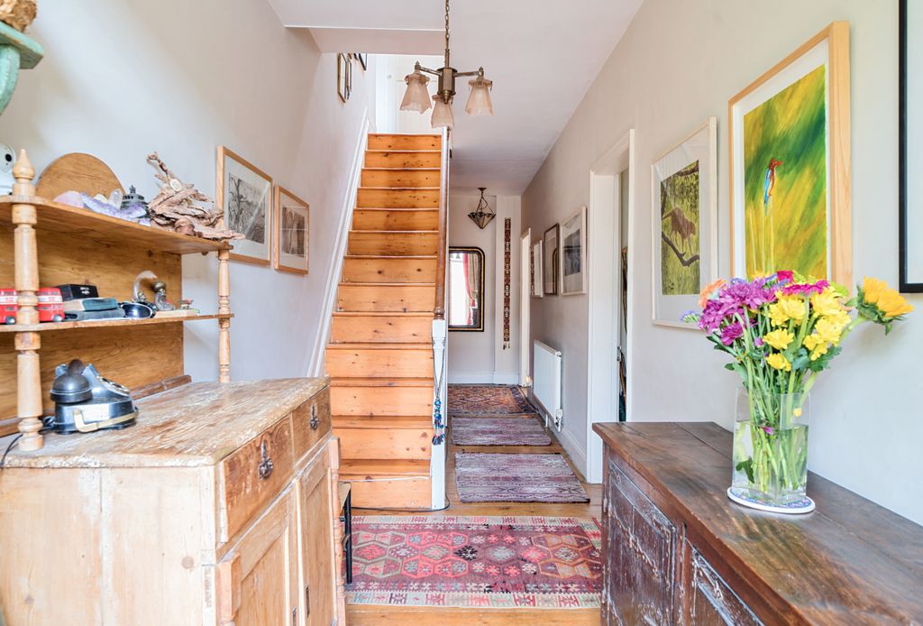 Property photo 2 of 31 Entrance Hall