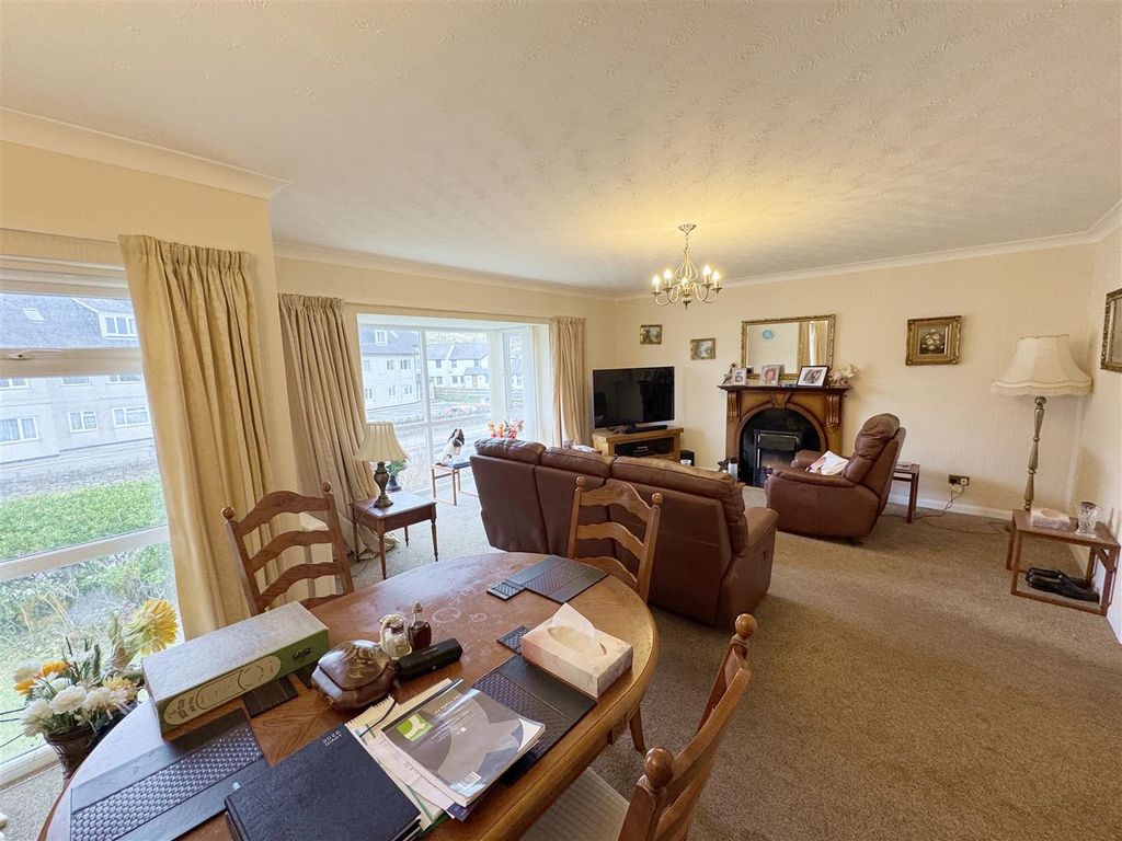 Property photo 3 of 15 Living Room