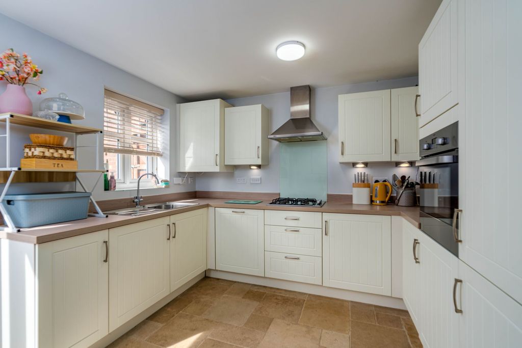 Property photo 3 of 20 Kitchen