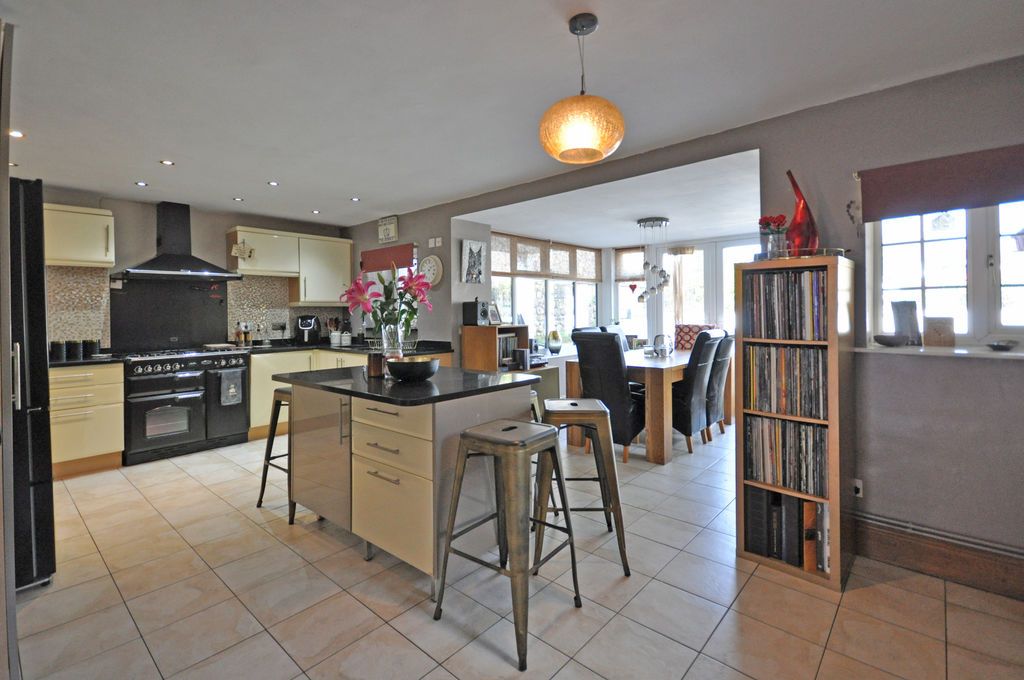 Property photo 3 of 32 Photo 3