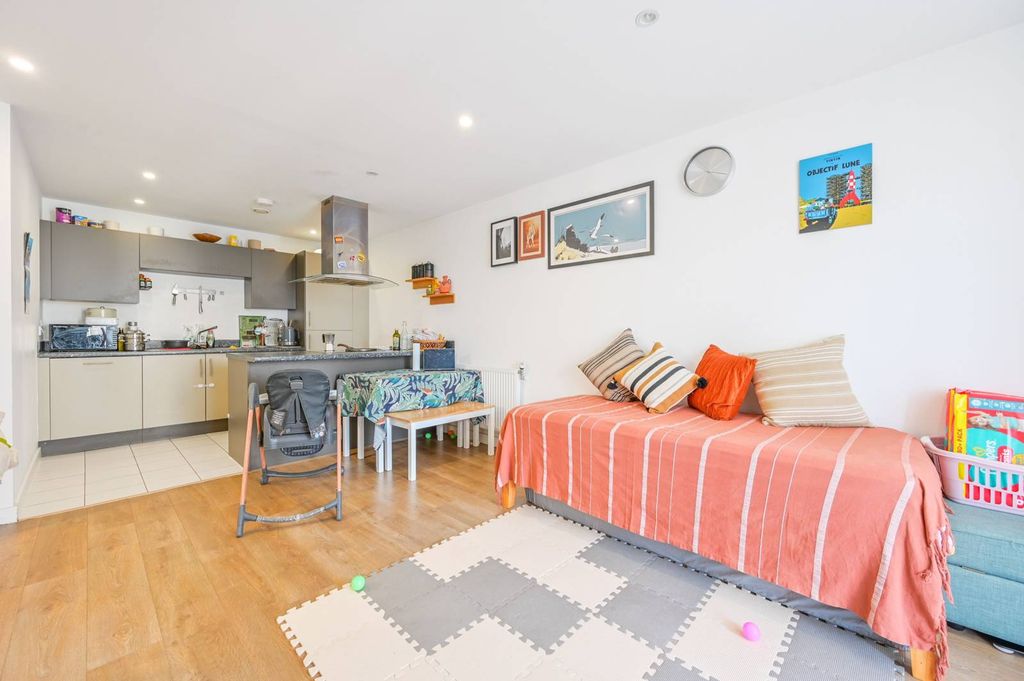 Property photo 2 of 11