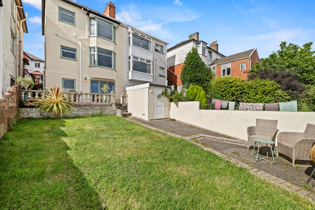 Property photo 2 of 32