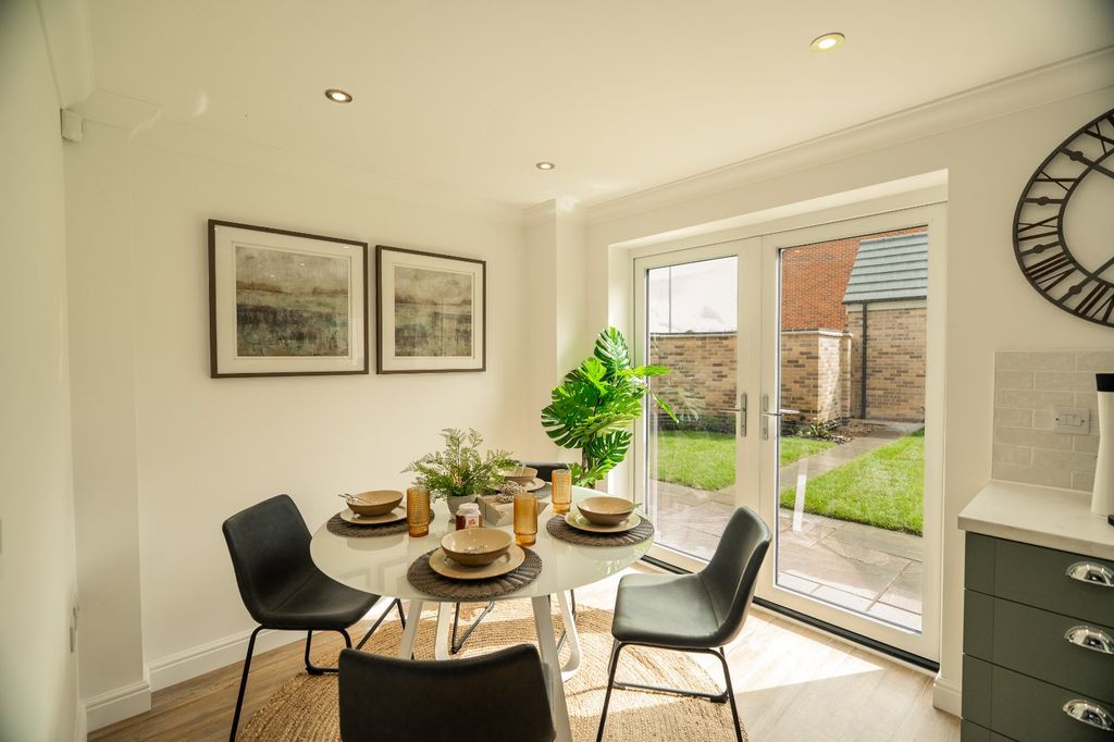 Property photo 3 of 10 Show Home Dining
