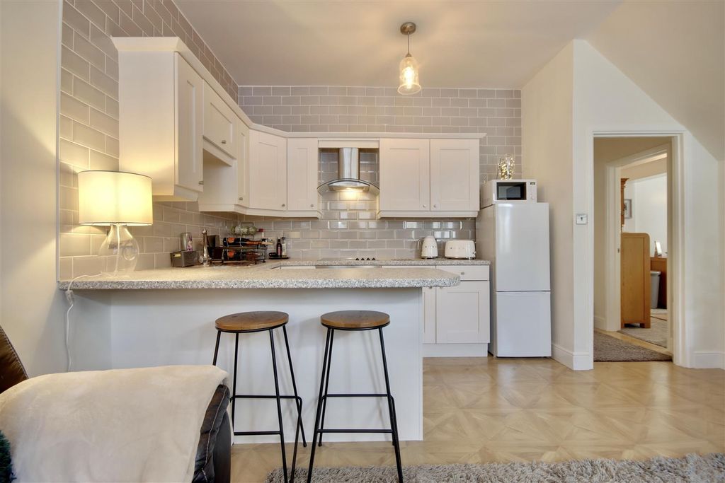 Property photo 3 of 10 5C524256-8Ac7-4E52-8F2E-86241E52E5F5_1_201_A.Jpeg