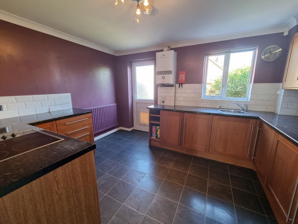 Property photo 2 of 9 Kitchen