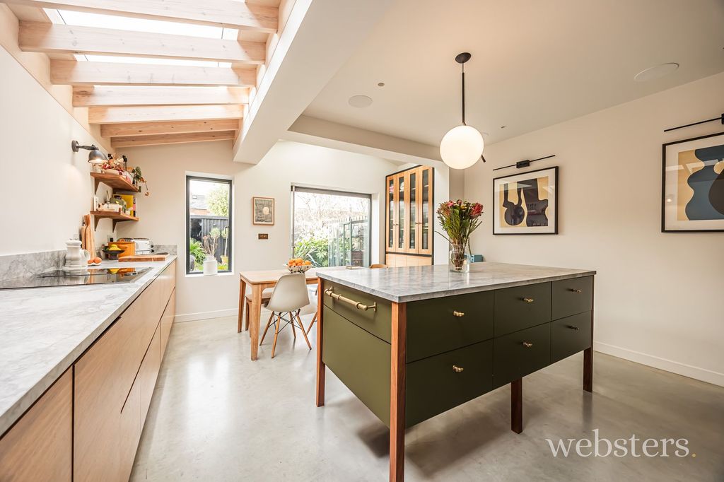 Property photo 3 of 38