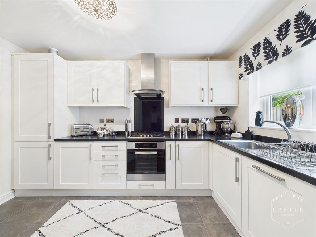 Property photo 3 of 15 Kitchen