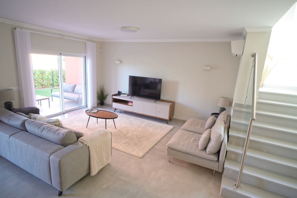Property photo 1 of 32