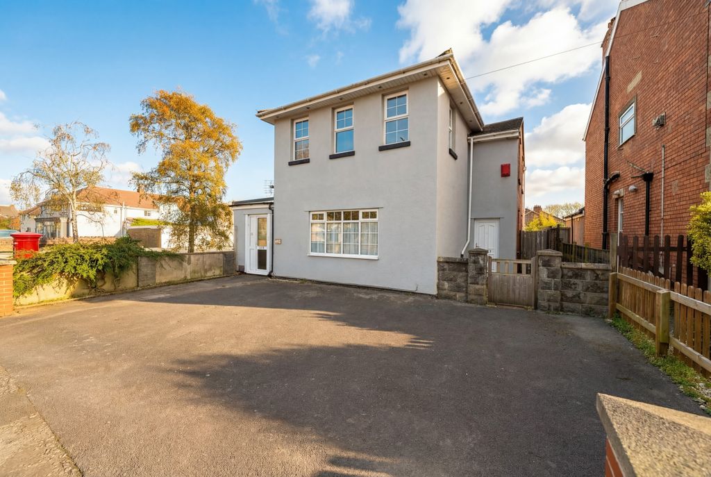 Property photo 1 of 27 3 Bed Detached House For Sale