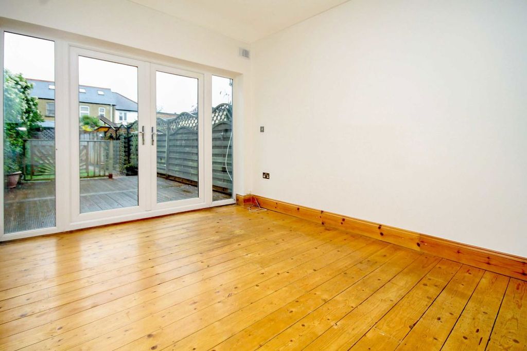 Property photo 3 of 4