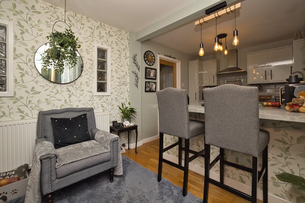 Property photo 3 of 10 Picture 3