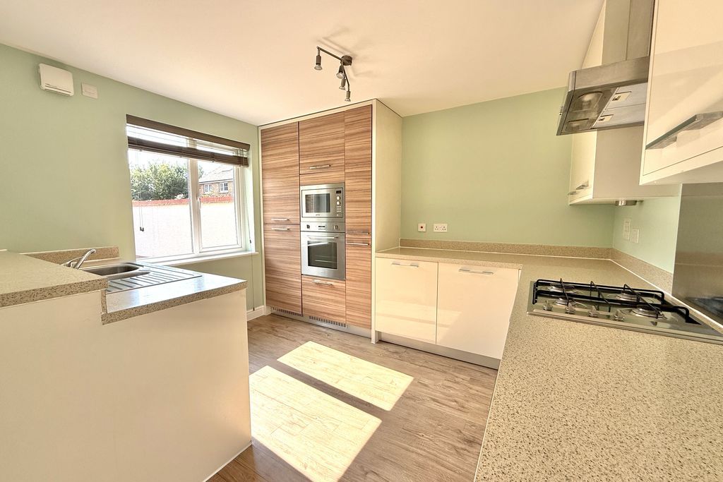 Property photo 3 of 18 Kitchen/Dining Room