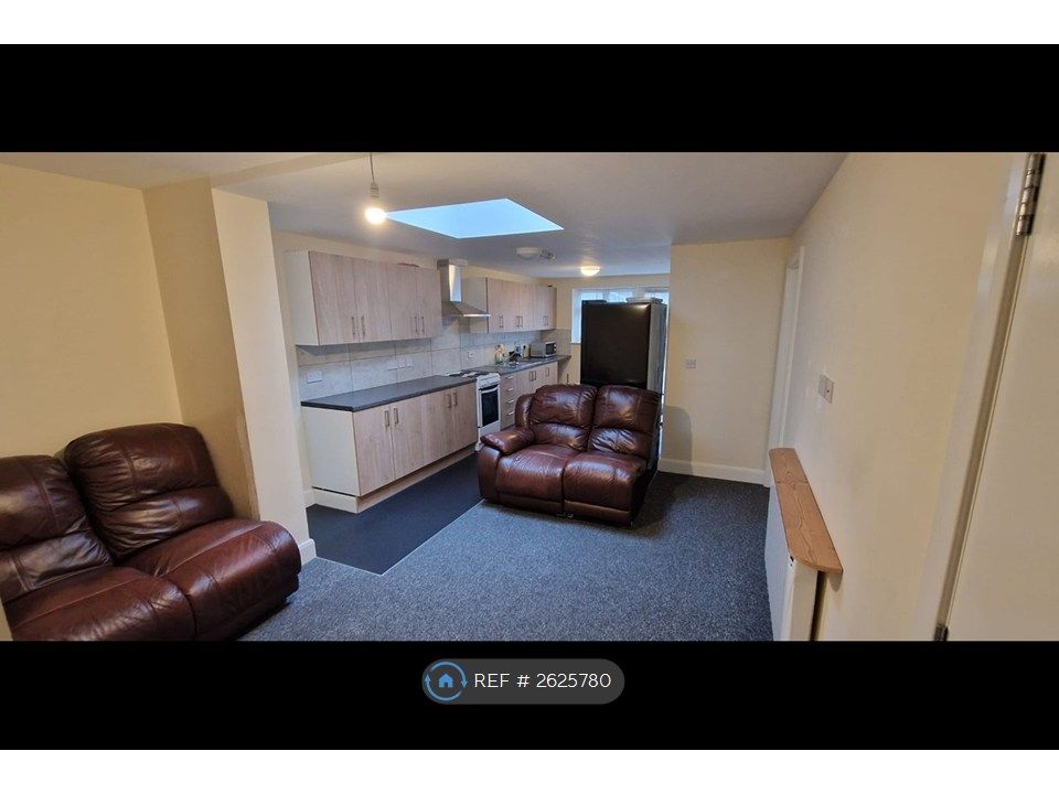 Property photo 1 of 8 Living Room