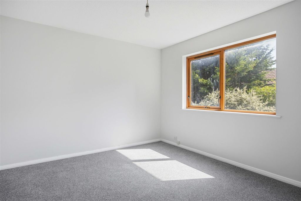 Property photo 3 of 11 Bedroom
