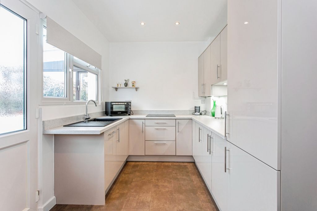 Property photo 3 of 16 Kitchen