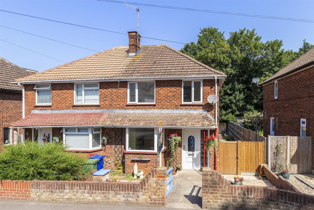Property photo 1 of 32